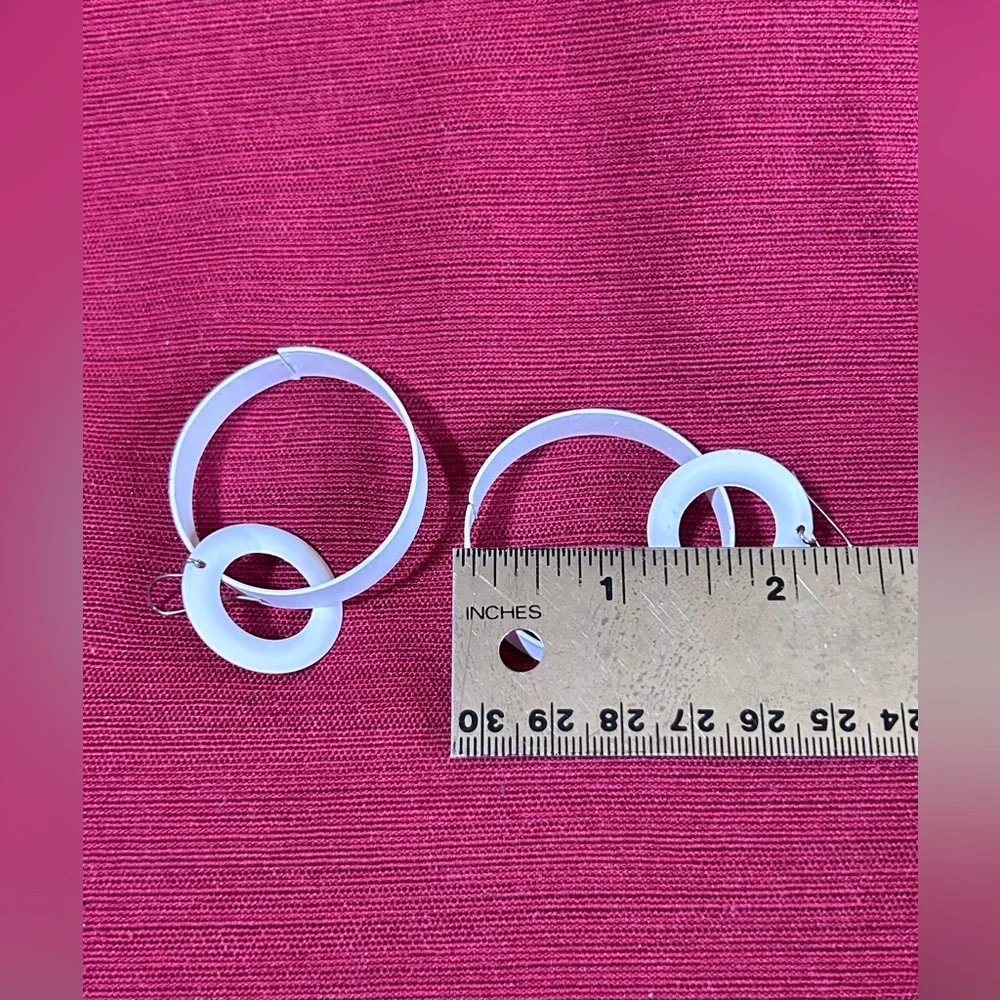 Retro White Double Hoop Metal Earrings 70’s 80’s Minimalist Chunky Matte GUC
